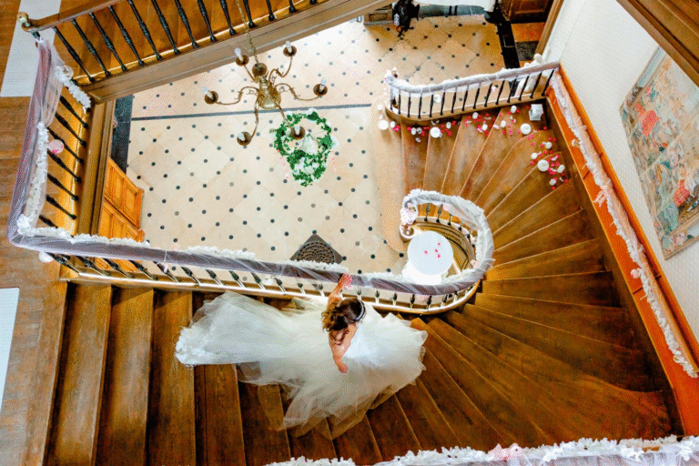 Escalier du château avec une mariée